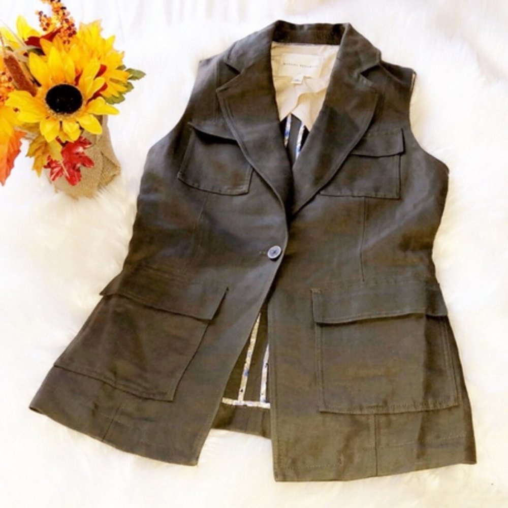 Banana Republic Green Cargo Vest, size 6